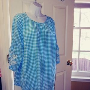 Gorgeous Airy Top W/ Embroidered Detail